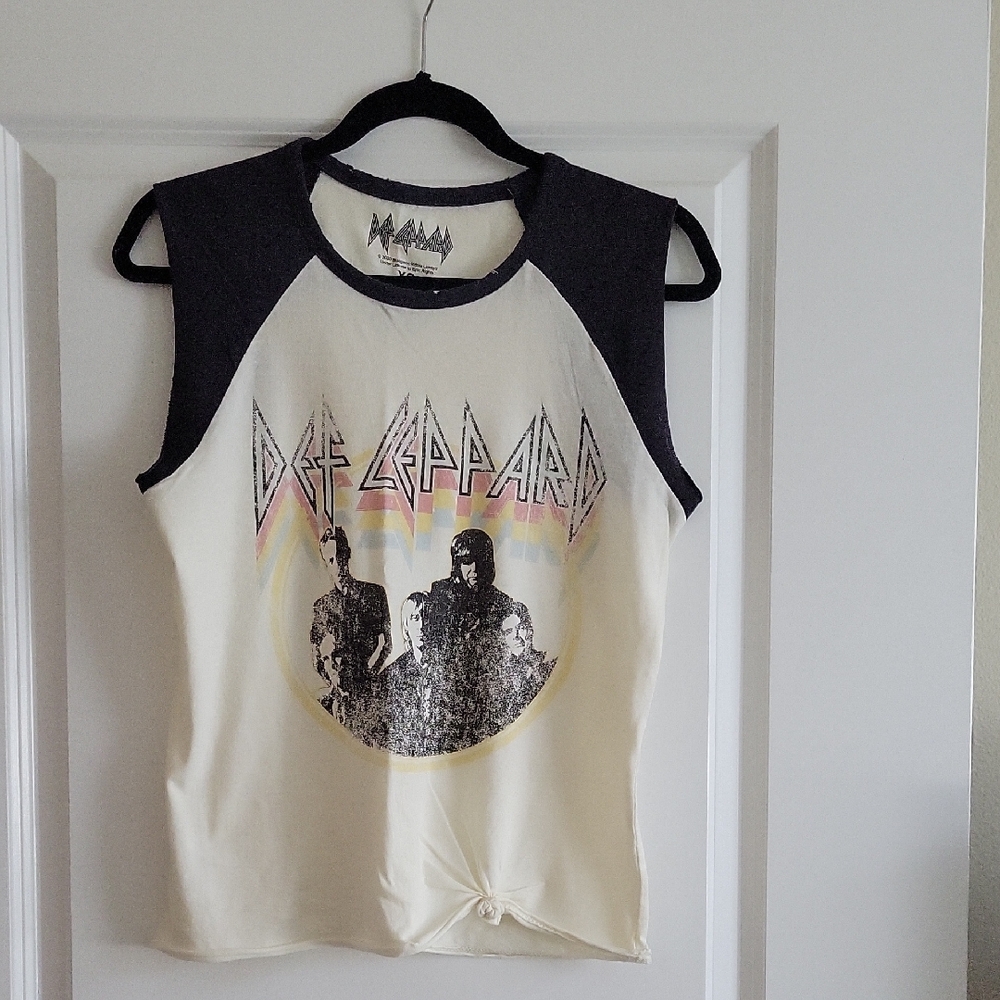 Def Leopars Graphic Tee - Black and White SIZE XS